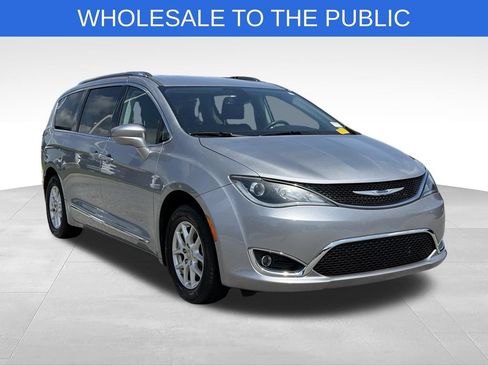 Used 2020 Chrysler Pacifica Touring-L FWD image 28