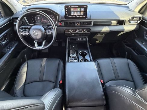 Used 2024 Honda Pilot Touring image 13