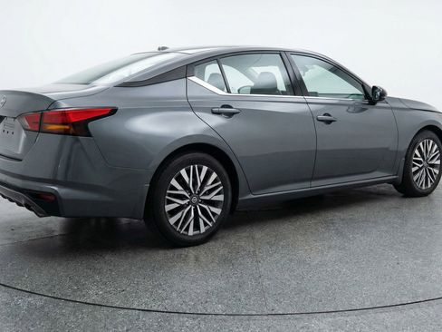 Used 2025 Nissan Altima 2.5 SV image 9