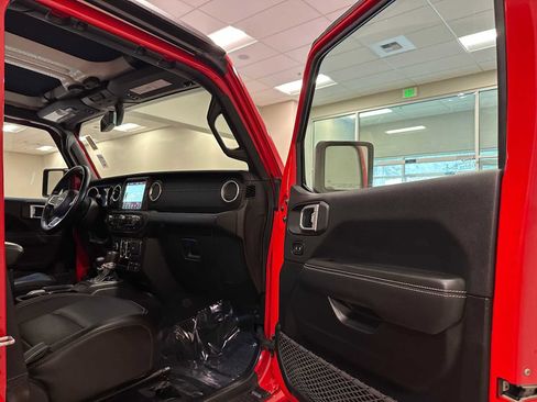 Used 2020 Jeep Gladiator Overland image 30