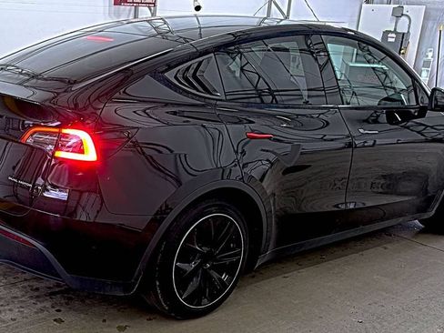 Used 2023 Tesla Model Y Long Range AWD/4WD image 2