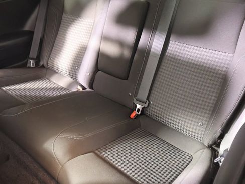 Used 2017 Dodge Challenger SXT image 10