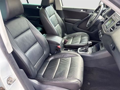 Used 2017 Volkswagen Tiguan Sport image 28