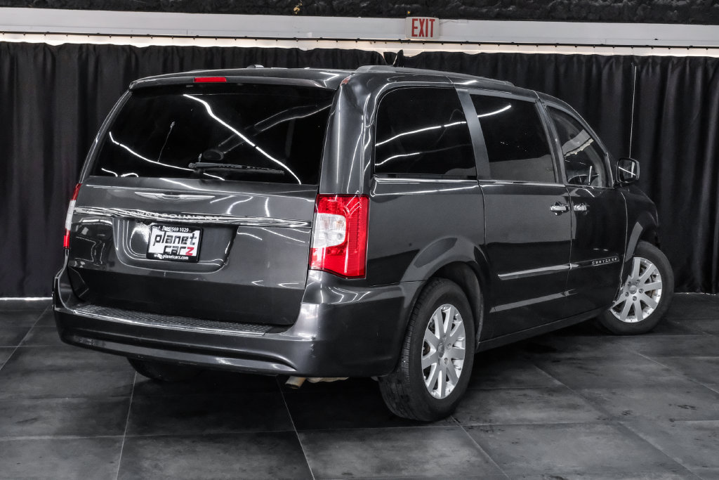 Used 2015 Chrysler Town & Country Touring w/ Driver Convenience Group FWD image 8