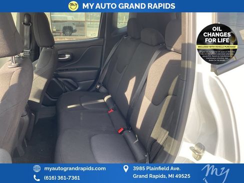 Used 2023 Jeep Renegade Latitude AWD/4WD image 20