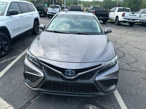 Used 2022 Toyota Camry SE FWD image 2