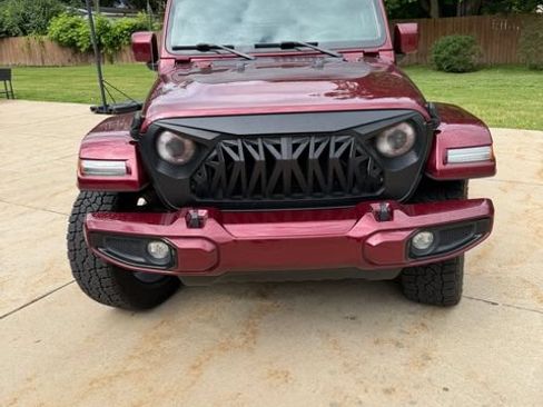 Used 2021 Jeep Gladiator Overland AWD/4WD image 4
