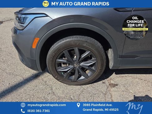 Used 2024 Volkswagen Tiguan SE AWD/4WD image 31