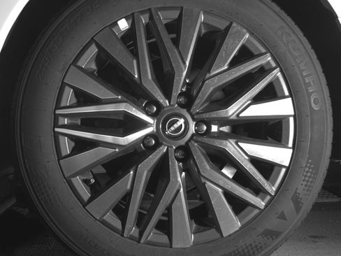 Used 2025 Nissan Altima 2.5 SV FWD image 14