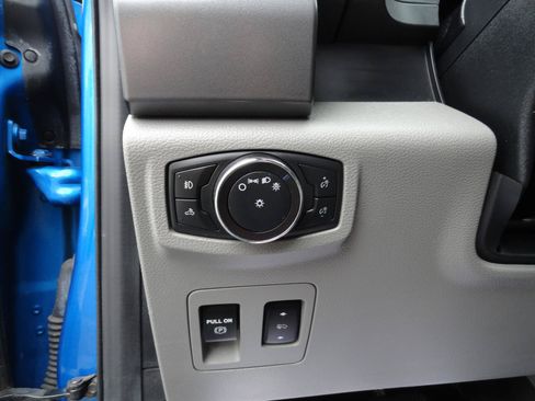 Used 2019 Ford F150 XLT w/ Equipment Group 302A Luxury AWD/4WD image 11