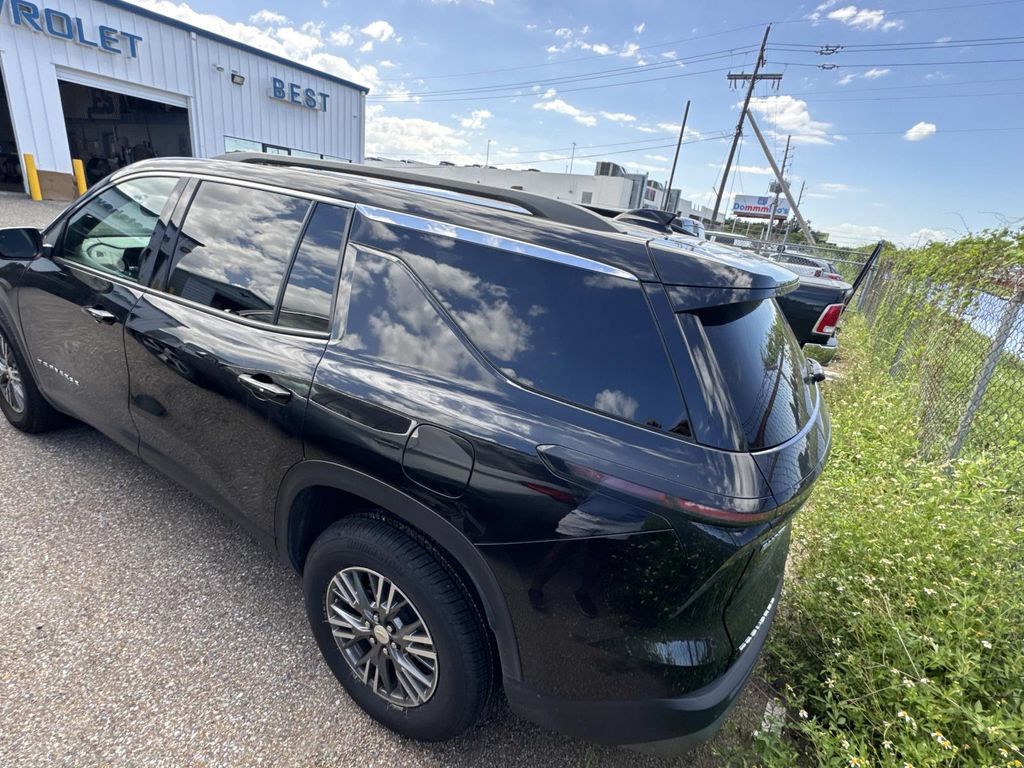 Used 2024 Chevrolet Traverse LT FWD image 10