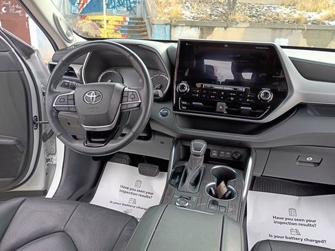 Used 2021 Toyota Highlander XLE image 19