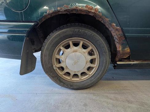 Used 1995 Ford Taurus Sedan FWD image 16