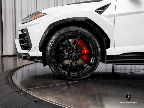 Used 2022 Lamborghini Urus AWD/4WD image 8