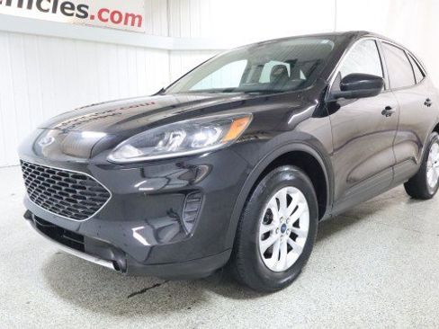 Used 2020 Ford Escape SE image 2
