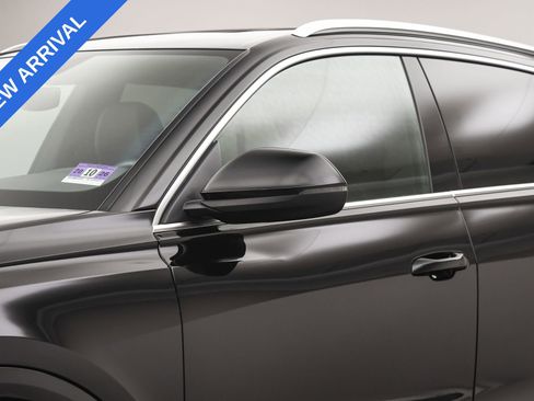 Used 2019 Audi Q8 Premium w/ Convenience Package image 11