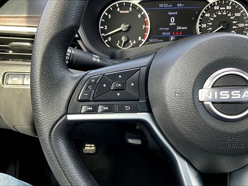 Used 2024 Nissan Altima 2.5 SV image 11