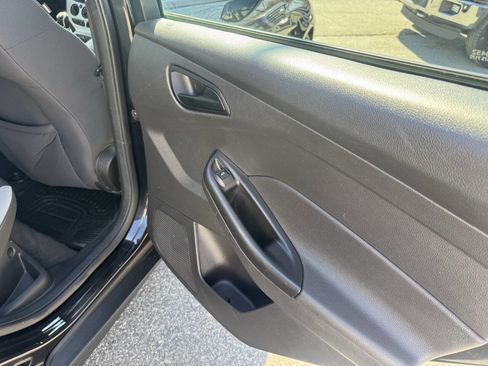 Used 2012 Ford Focus SE w/ SE Sport Pkg image 13