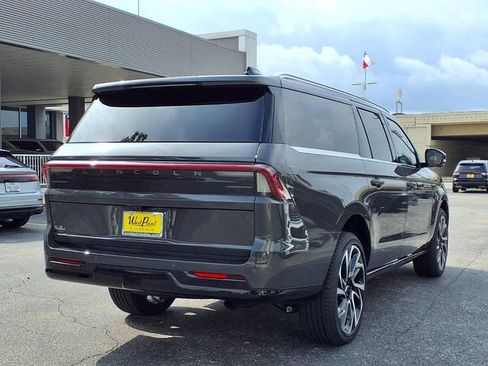New 2026 Lincoln Navigator L Black Label AWD/4WD image 2