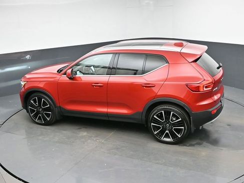 Used 2023 Volvo XC40 B5 Ultimate w/ Climate Package image 47