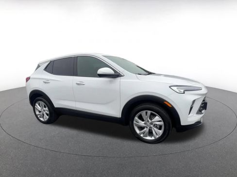 Used 2025 Buick Encore GX Preferred image 2