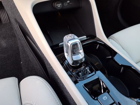 New 2025 Volvo XC40 B5 Plus w/ Protection Package Premier image 17