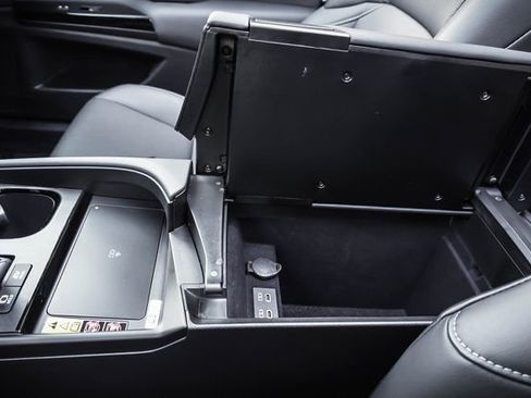 Used 2025 Lexus ES 300h w/ Premium Package image 17