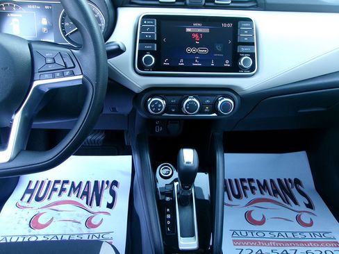 Used 2021 Nissan Versa SV image 17