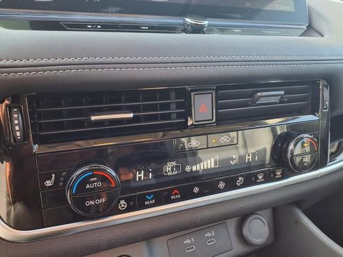 Certified 2025 Nissan Rogue SL w/ Tech Package image 8