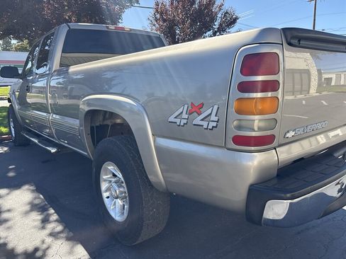 Used 2000 Chevrolet Silverado 2500 LS w/ Firm Ride Suspension Pkg AWD/4WD image 8