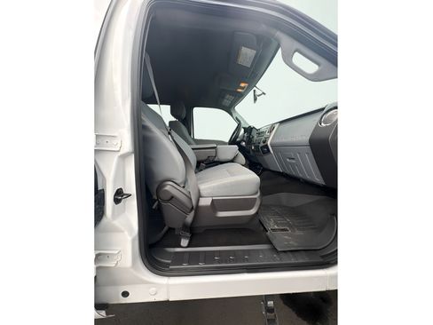 Used 2016 Ford F250 XLT w/ XLT Premium Package AWD/4WD image 8