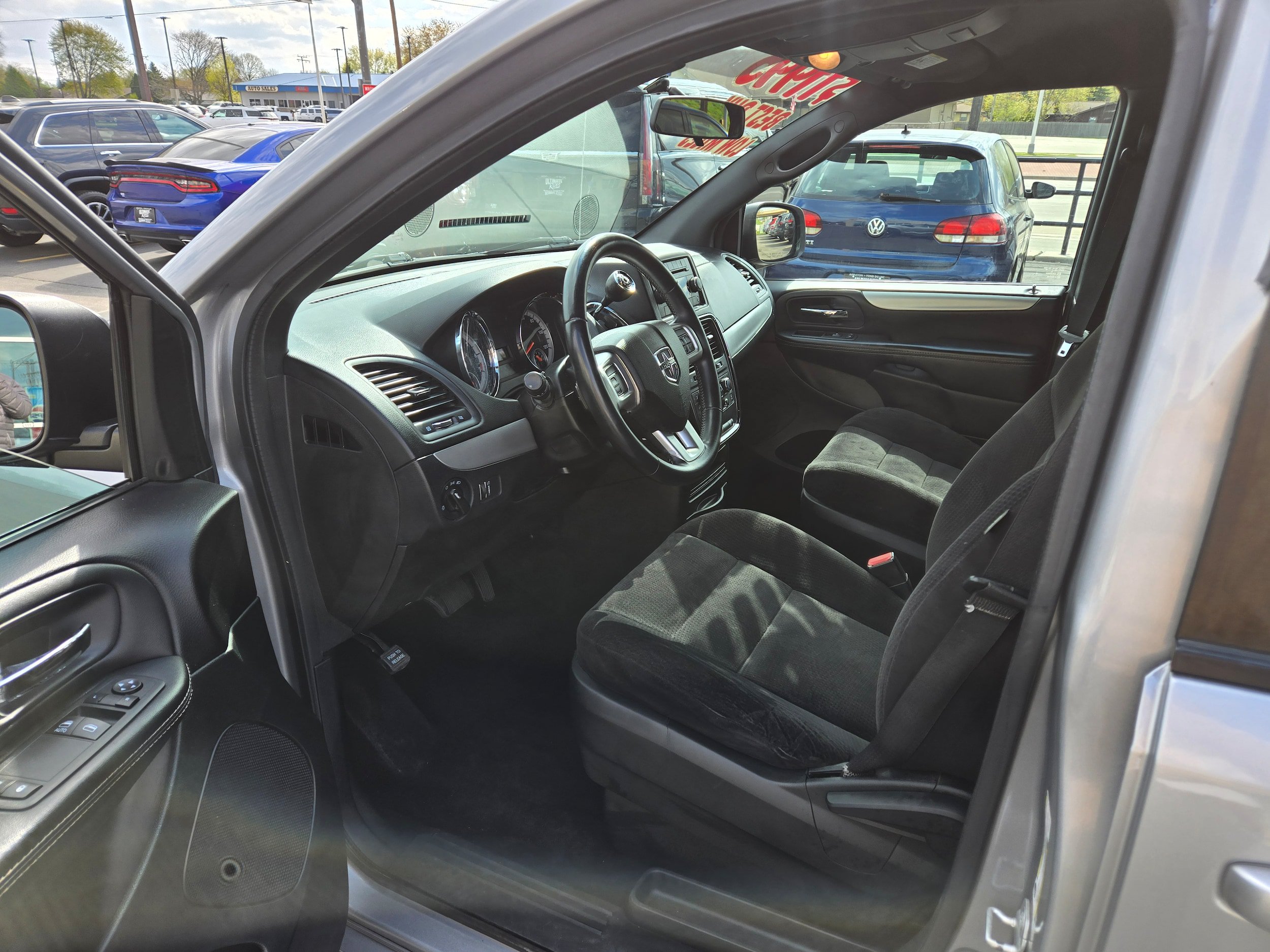 Used 2014 Dodge Grand Caravan SE w/ Quick Order Package 29E SE FWD image 4