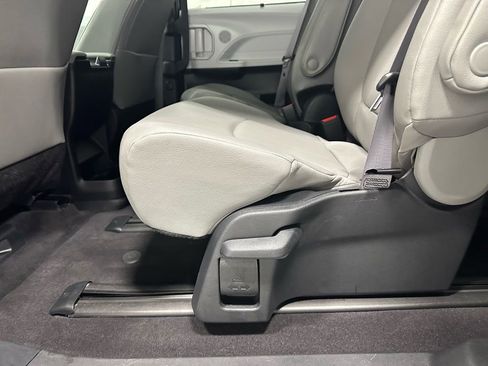 Used 2025 Toyota Sienna XLE image 47