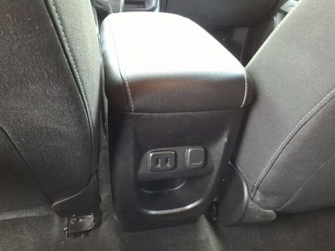 Used 2017 Chevrolet Colorado LT image 18