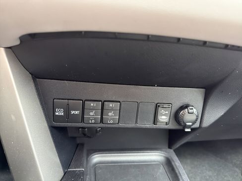 Certified 2018 Toyota RAV4 Limited w/ All Weather Liner Package image 20