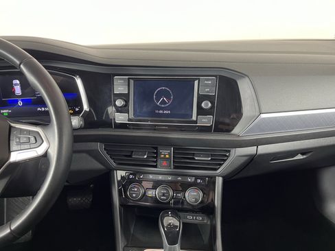 Certified 2023 Volkswagen Jetta SE image 13