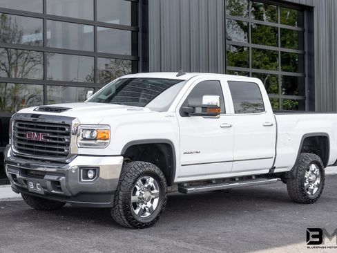 Used 2019 GMC Sierra 2500 SLT w/ Duramax Plus Package AWD/4WD image 2