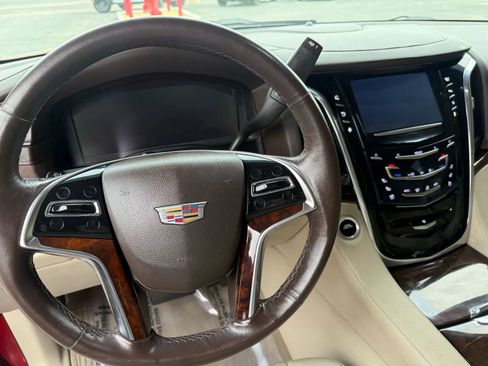 Used 2015 Cadillac Escalade Luxury image 14