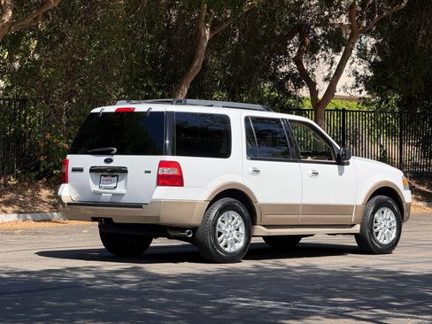 Used 2014 Ford Expedition XLT w/ Equipment Group 201A RWD image 5