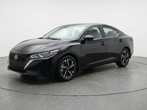 Used 2025 Nissan Sentra SV image 3