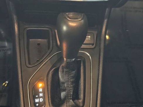 Used 2019 Jeep Cherokee Latitude Plus w/ Comfort/Convenience Group image 37