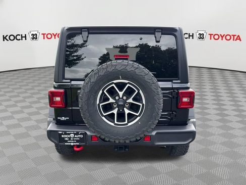Used 2025 Jeep Wrangler Unlimited Rubicon AWD/4WD image 7