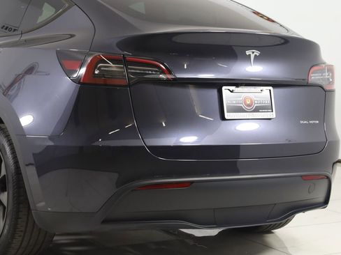 Used 2024 Tesla Model Y Long Range AWD/4WD image 23