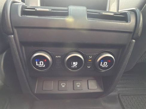 Used 2024 Land Rover Defender 130 X-Dynamic SE AWD/4WD image 12