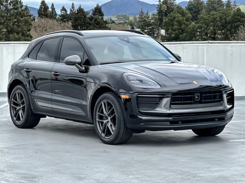 Certified 2023 Porsche Macan Turbo image 10