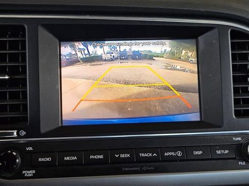Used 2018 Hyundai Elantra SEL FWD image 9