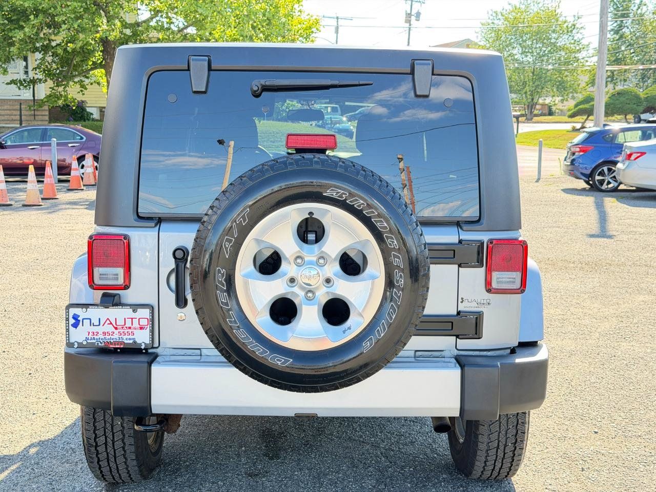Used 2015 Jeep Wrangler Unlimited Sahara w/ Dual Top Group AWD/4WD image 5