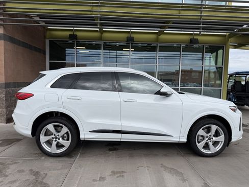 Used 2025 Audi Q5 Premium Plus w/ Premium Plus AWD/4WD image 9