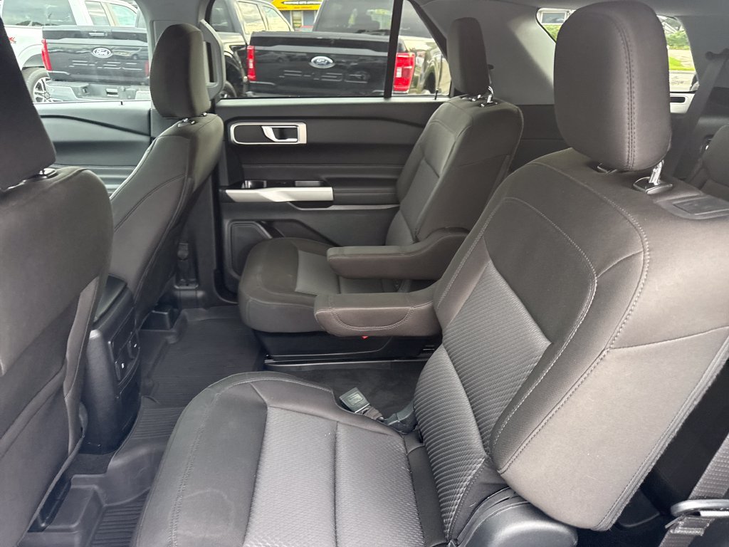 Used 2023 Ford Explorer XLT AWD/4WD image 17