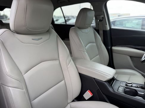 Used 2019 Cadillac XT4 Luxury w/ Cold Weather Package AWD/4WD image 12
